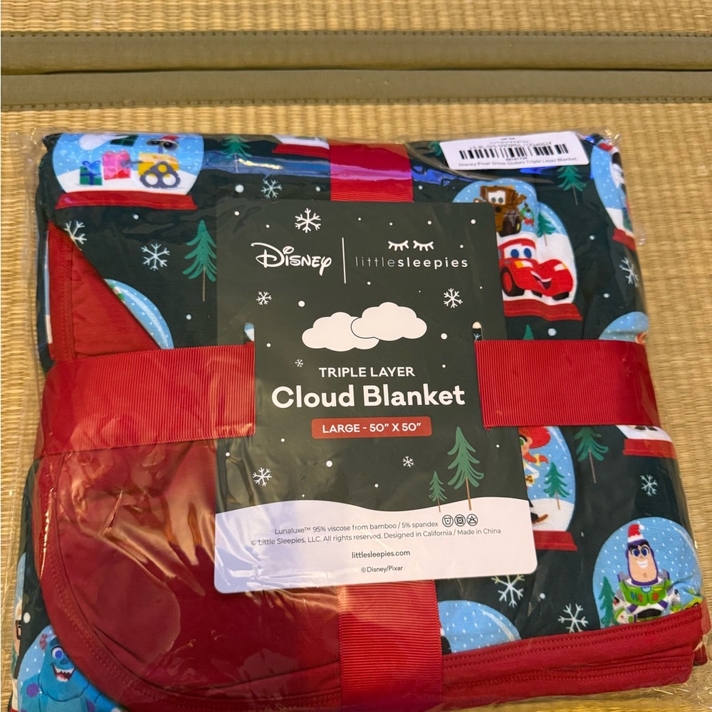 Little Sleepies Cloud Blanket Disney Pixar Snow Globe Christmas